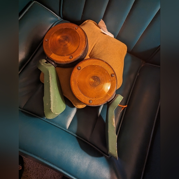 Vintage tractor lights - Picture 3 of 4